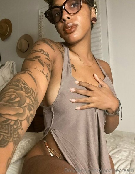 Juice Box Bri model erotic photo