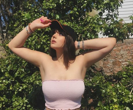 Lularobs star nude image