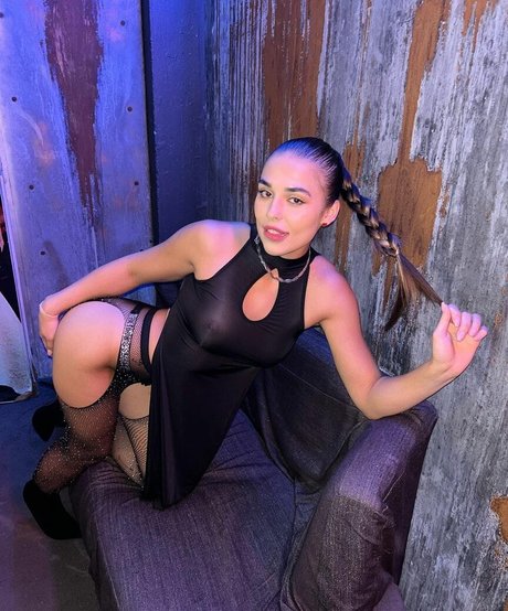 Milan Cheek porn actress img