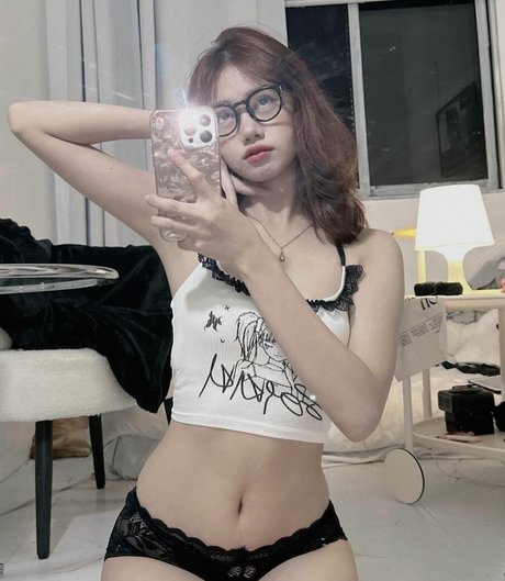 yourpeaches naked pornstar pic