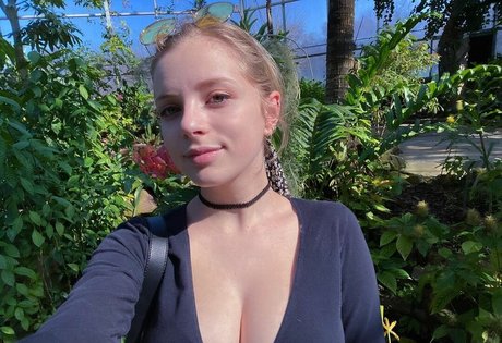 emmanuelleweddell naked pornstar picture