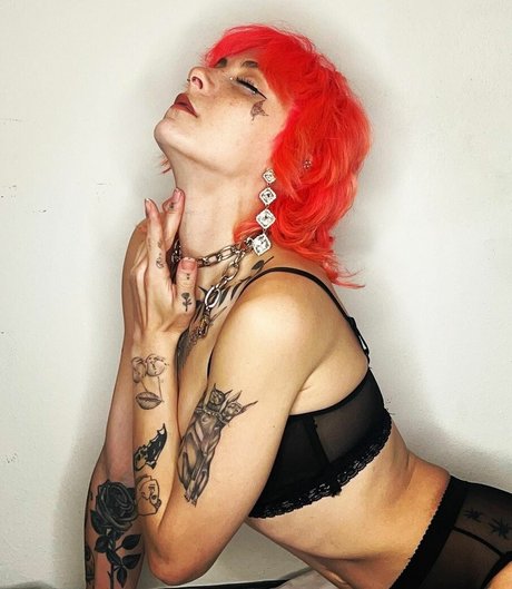 Avalon Valore art model image