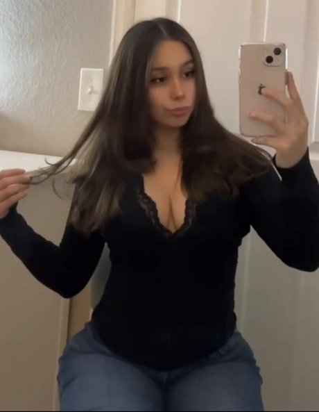 Kiarazaleskiii star nudes pics