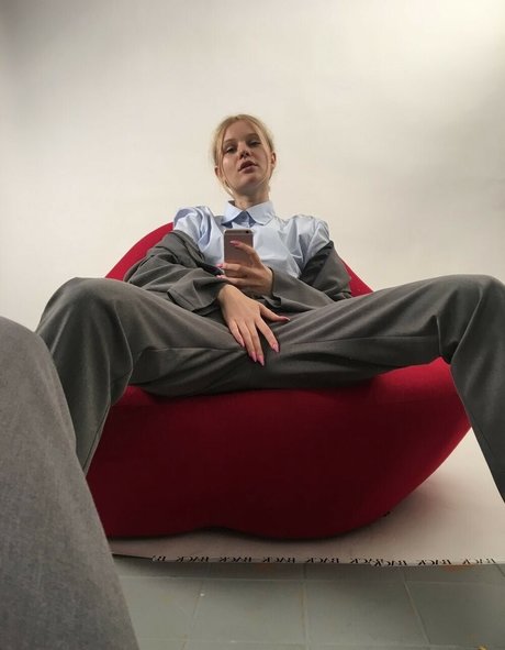 Arvida Bystrom star art photo