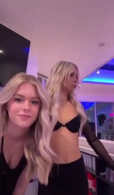 Live Stream Oops model sexy pictures