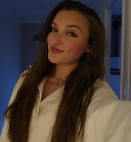 Skye Upshall sexy model img