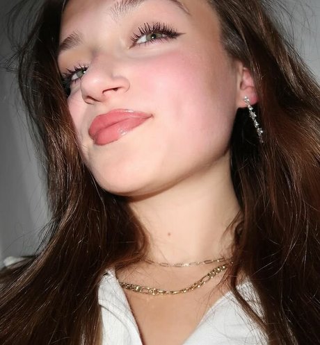 Skye Upshall model hd photo