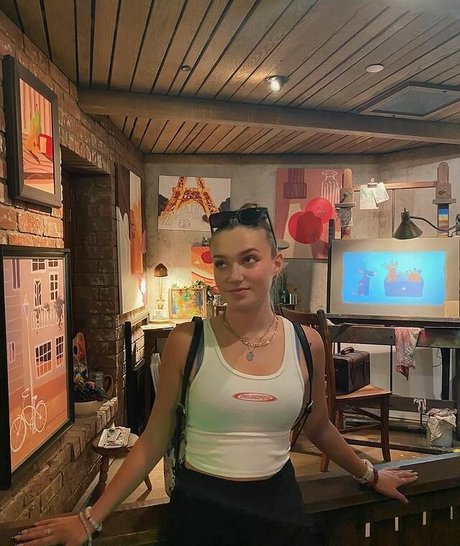 Skye Upshall pornstar photos