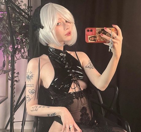 Yswidy hot pornstar image