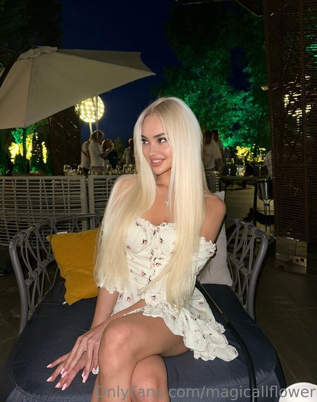 magicallflower star naked pic