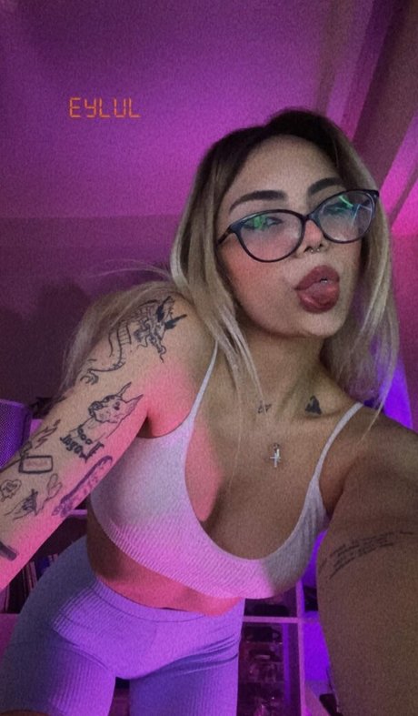 Eylul Adiguzel erotic pornstar pictures