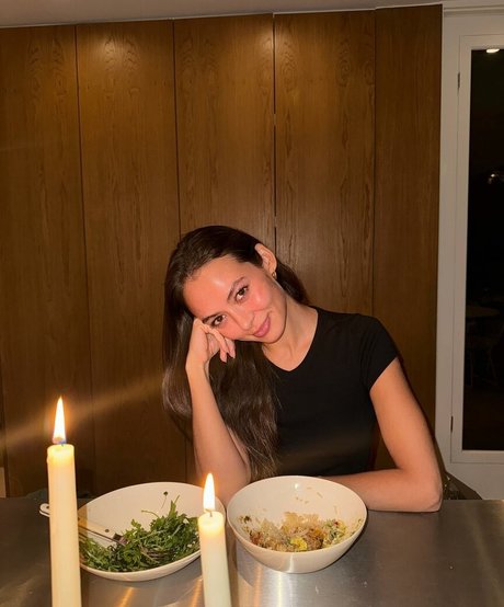 Emily Oberg beautiful actress pics