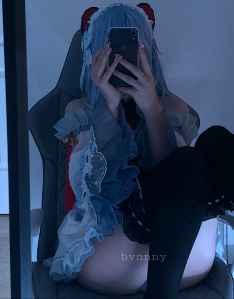 bvnnny naked actress photos