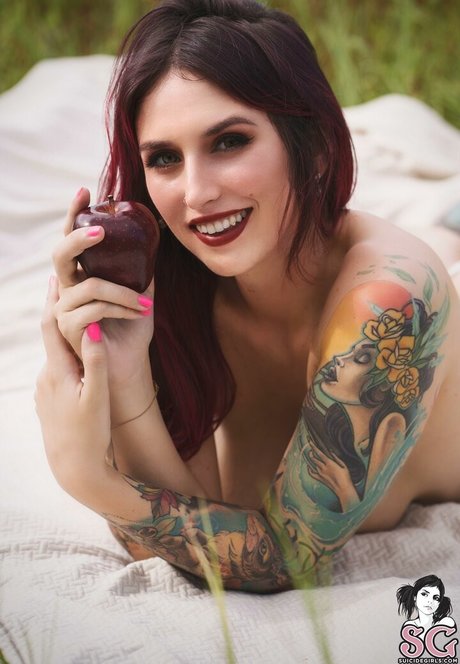 Lovemeferal model art galleries