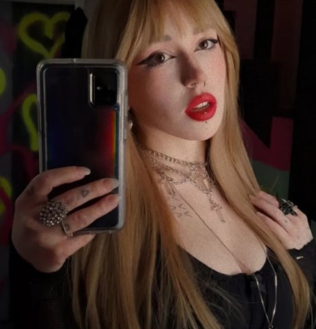 FlodaASMR nude actress pic