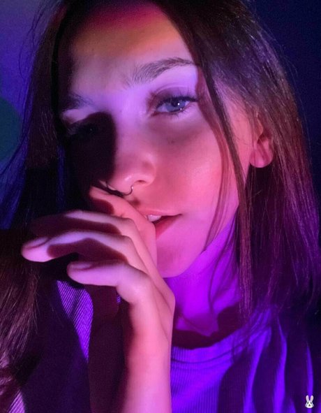 sonya me exclusive model photo