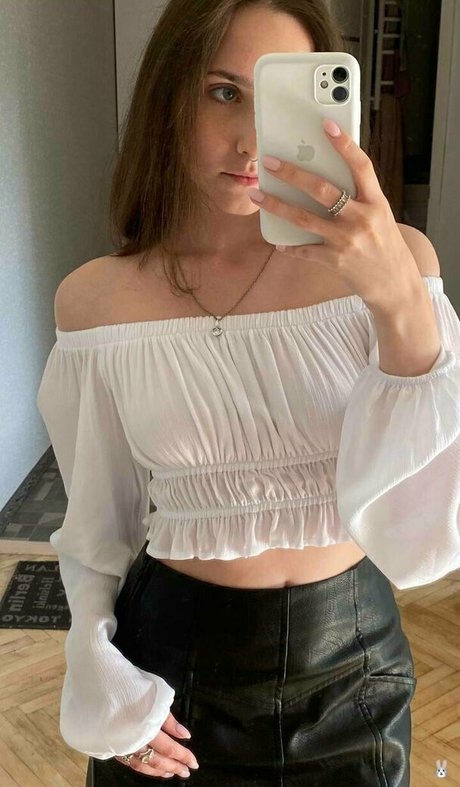 sonya me erotic model image