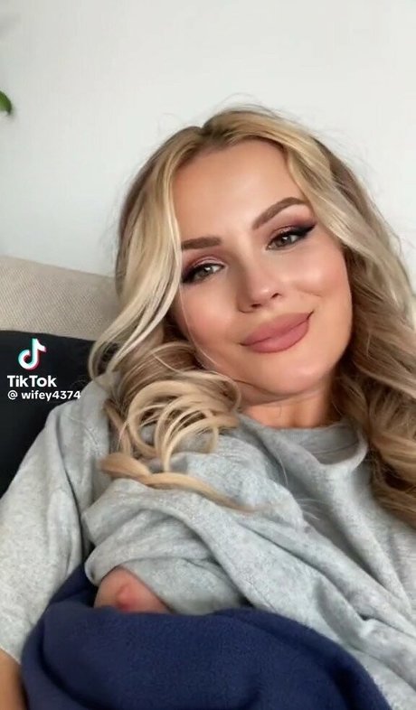 Fcknpeach erotic actress photo