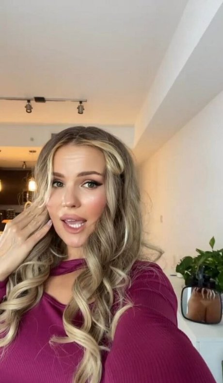 Fcknpeach nudes pornstar img