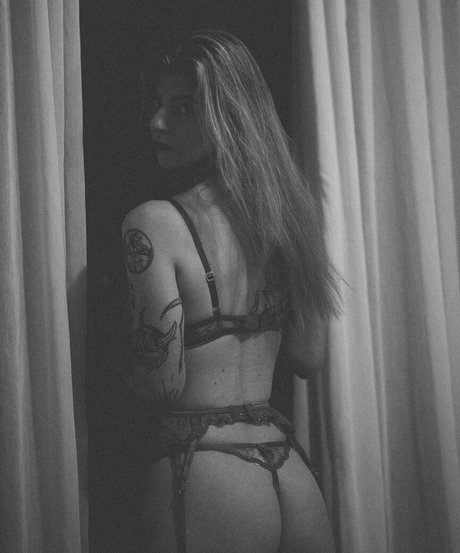 Keitish sexy model image