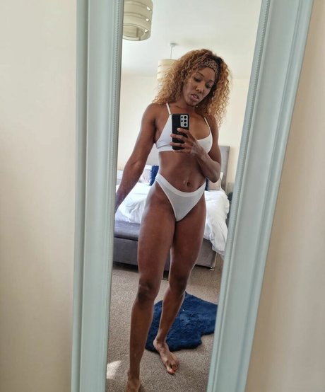 New UK Gladiators star nudes pictures