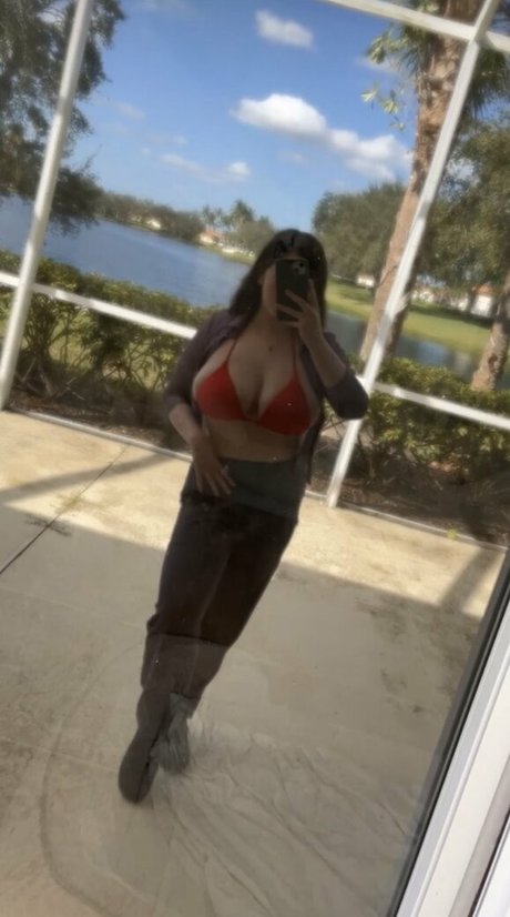 BustyMor N sexy actress photo