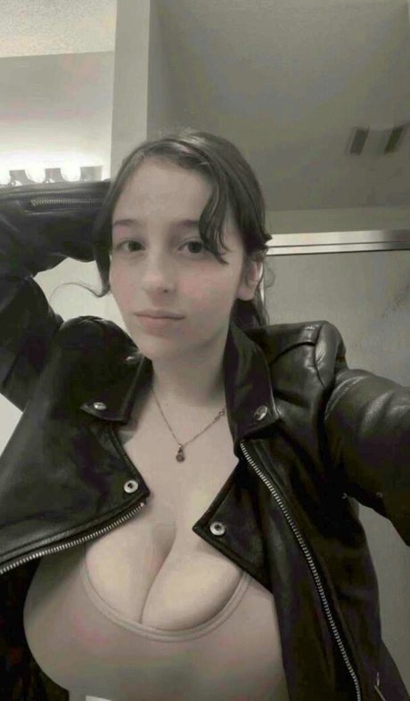 BustyMor N nice actress photos