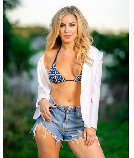 Sarah Schreiber nude model images