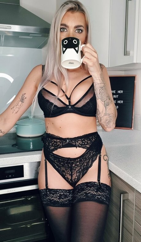 ellehart free model erotic pics