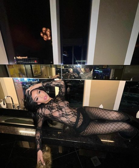 cyaannk erotic model picture