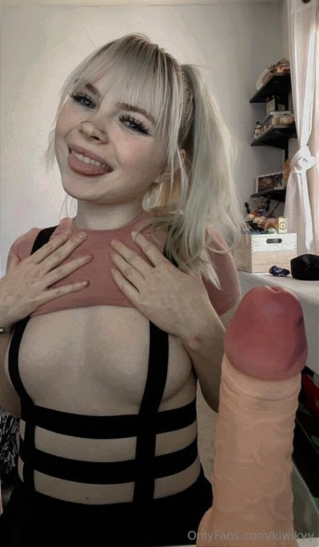 kiwikyy erotic pornstar pics