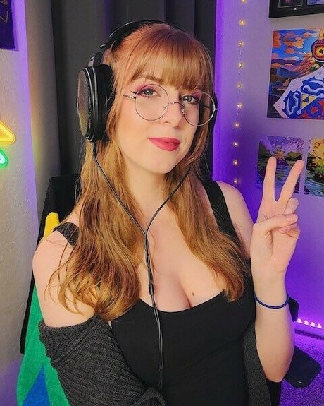 MaryMajora hot actress pics