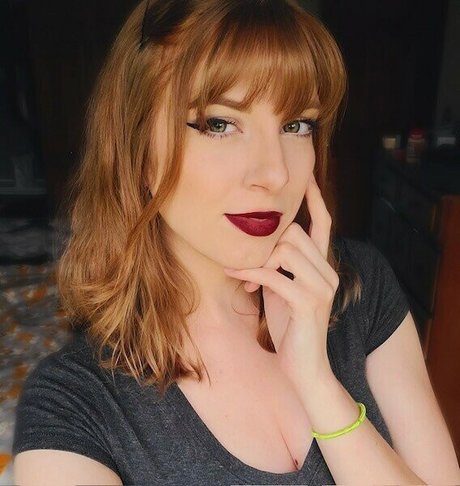 MaryMajora pornographic model archive