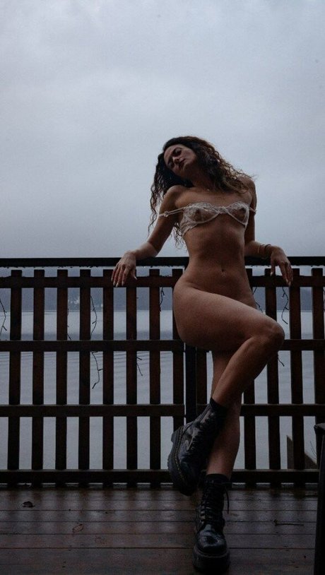 Eri vlc Yoga nudes star images