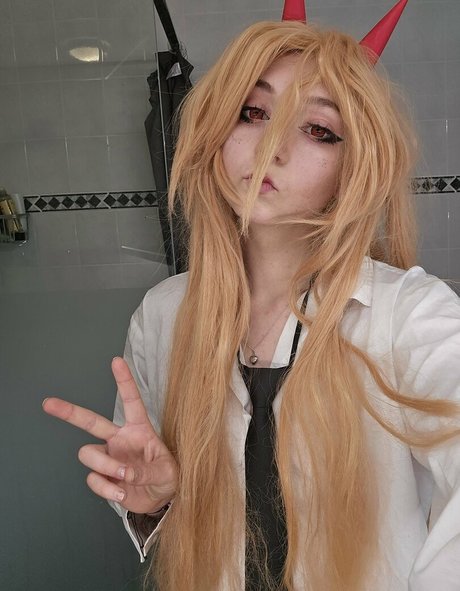 usashicos model naked images