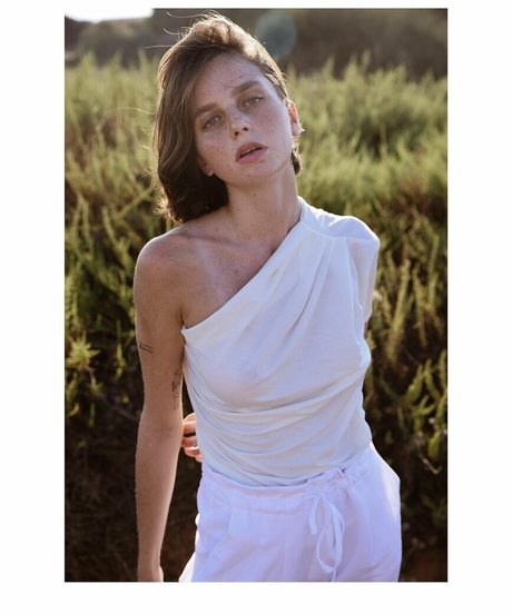 Yali Hoizzner star erotic pictures