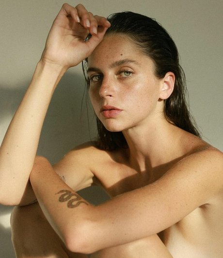 Yali Hoizzner model top pic