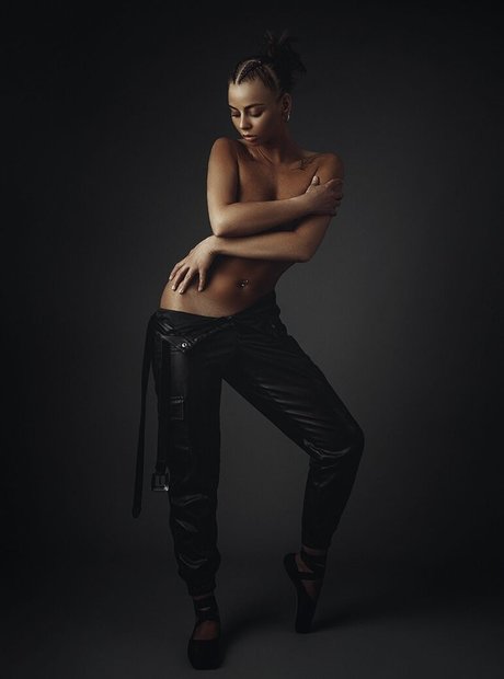 Sofie Johansen adult model images