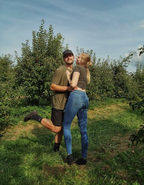 Alicewnder beautiful model pic