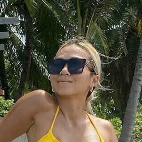 blonde squirt onlyfans hot pic