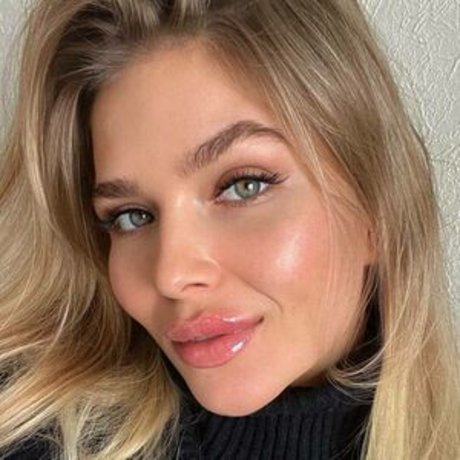 Julia Wind sex model pic