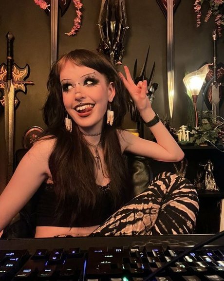 Gutknot xxx actress picture