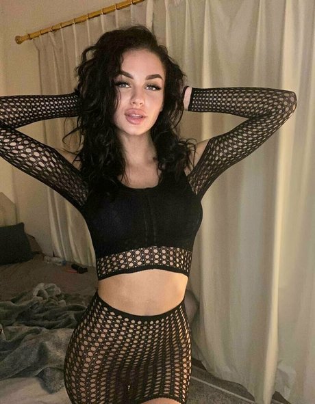 Elish blossom model pretty picture