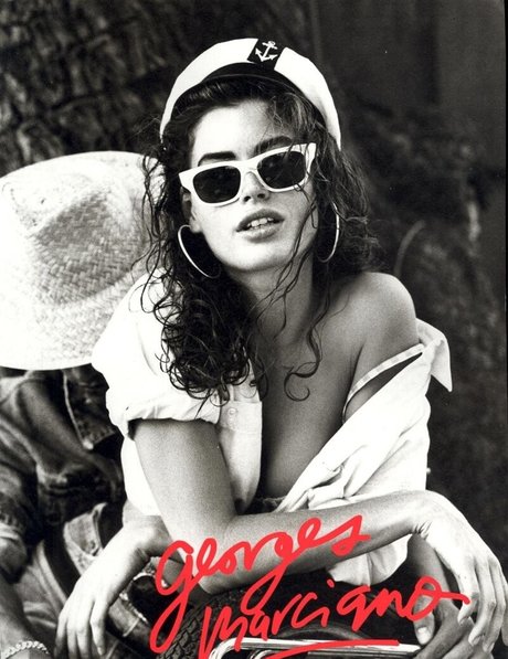 Carre Otis hd model photo