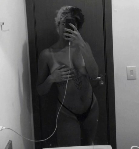 Sad Steh sexy model images