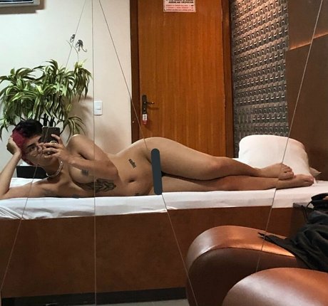 Sad Steh hot star images