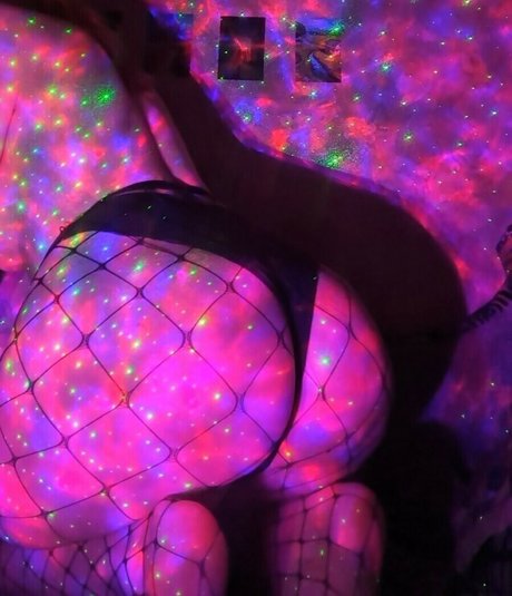 lisiyelf model nude photo