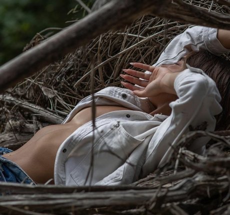 Aluma Dahuki model erotic img