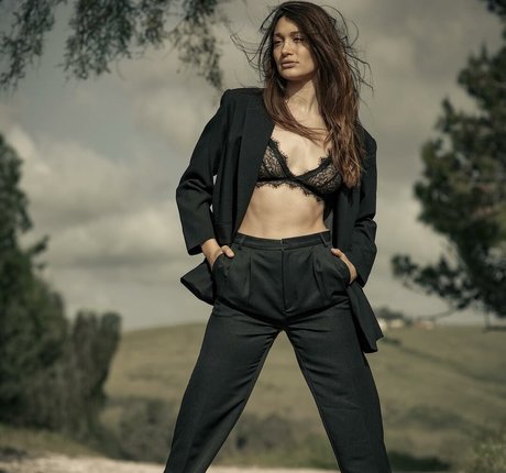 Shira Aizner model exclusive img