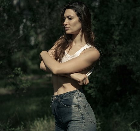 Shira Aizner exclusive model image